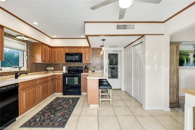 785 Willow CT, Marco Island, FL 34145