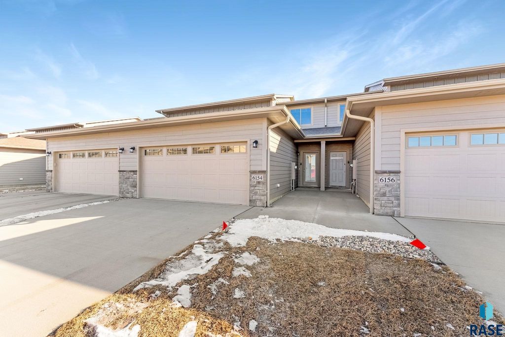 6154 S Bison Pl Place, Sioux Falls, SD 57108