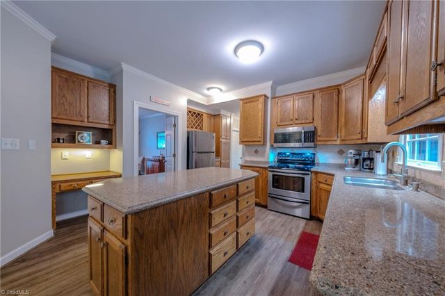 2448 Glen Cove Way, High Point, NC 27265
