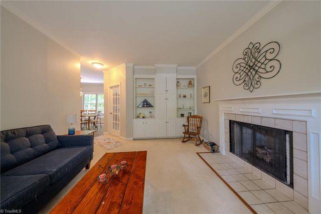 2448 Glen Cove Way, High Point, NC 27265