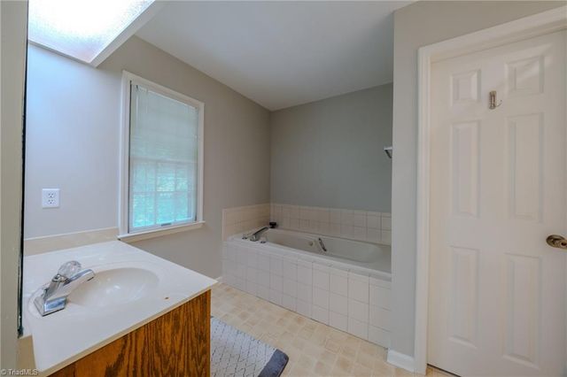 2448 Glen Cove Way, High Point, NC 27265