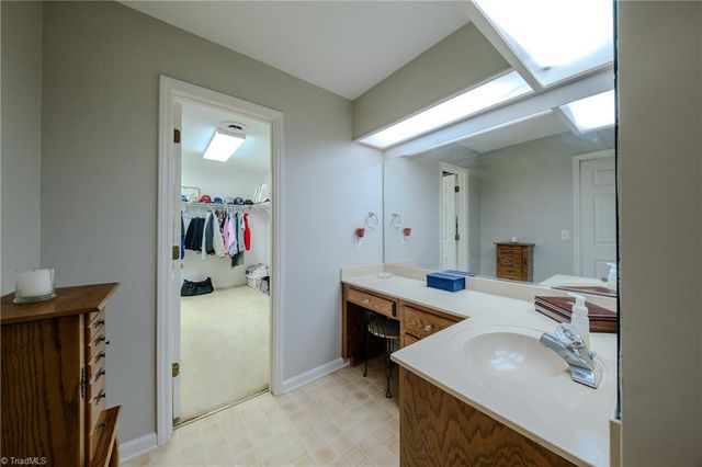 2448 Glen Cove Way, High Point, NC 27265