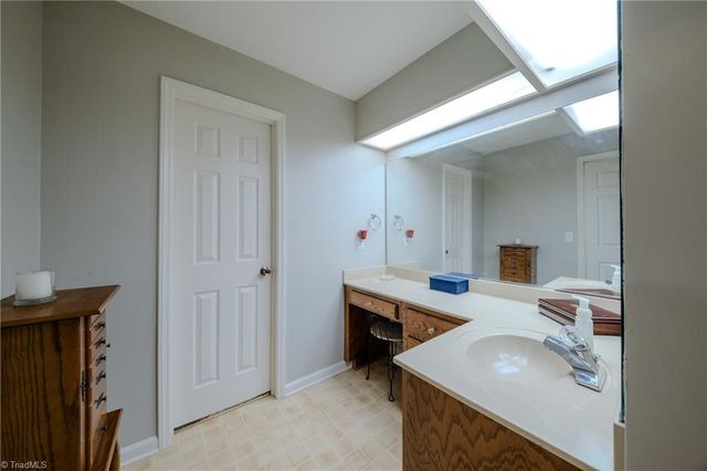 2448 Glen Cove Way, High Point, NC 27265