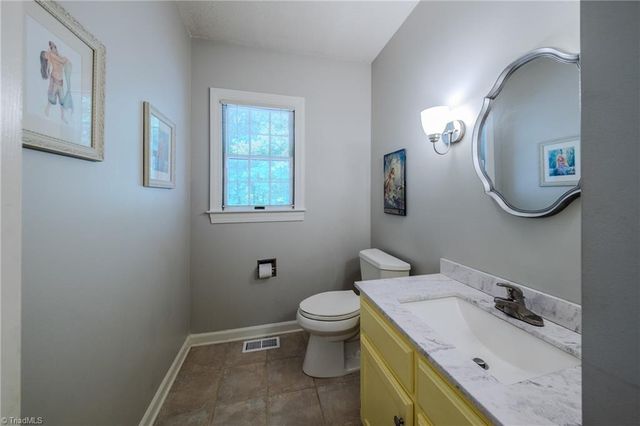 2448 Glen Cove Way, High Point, NC 27265