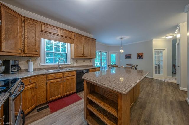 2448 Glen Cove Way, High Point, NC 27265