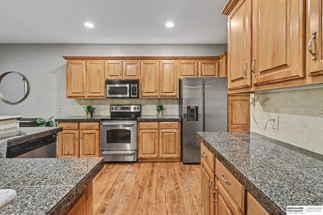 7153 N 115th Street, Omaha, NE 68142