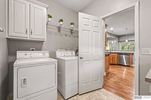7153 N 115th Street, Omaha, NE 68142
