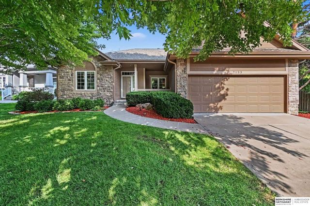 7153 N 115th Street, Omaha, NE 68142