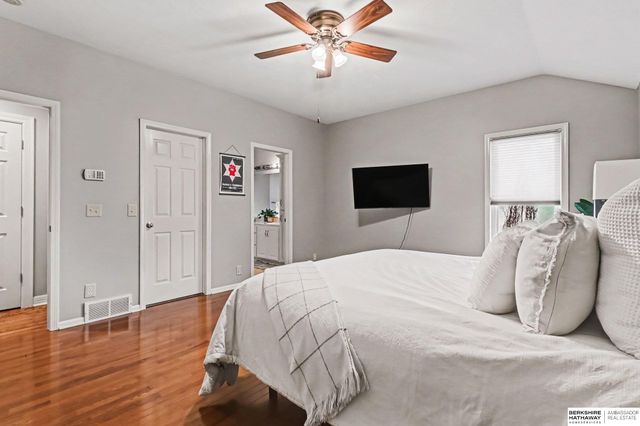 7153 N 115th Street, Omaha, NE 68142