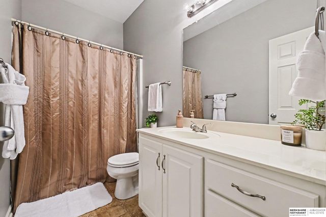 7153 N 115th Street, Omaha, NE 68142