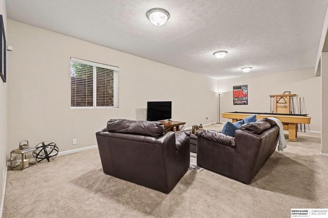 7153 N 115th Street, Omaha, NE 68142