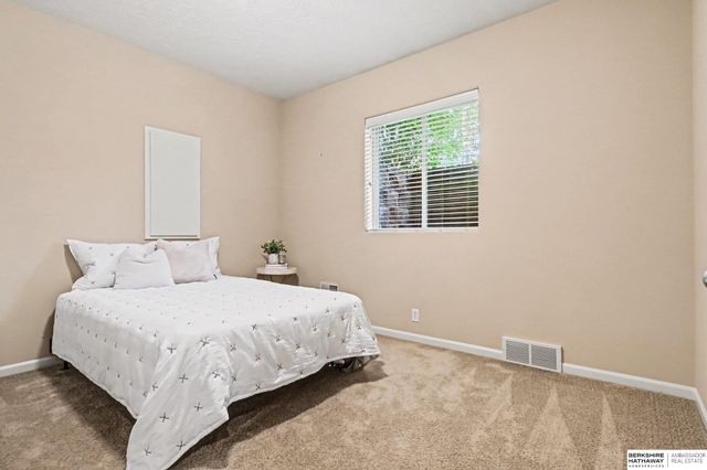 7153 N 115th Street, Omaha, NE 68142