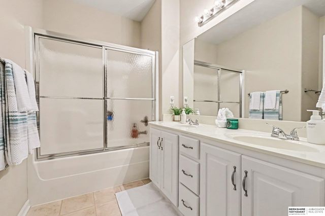 7153 N 115th Street, Omaha, NE 68142