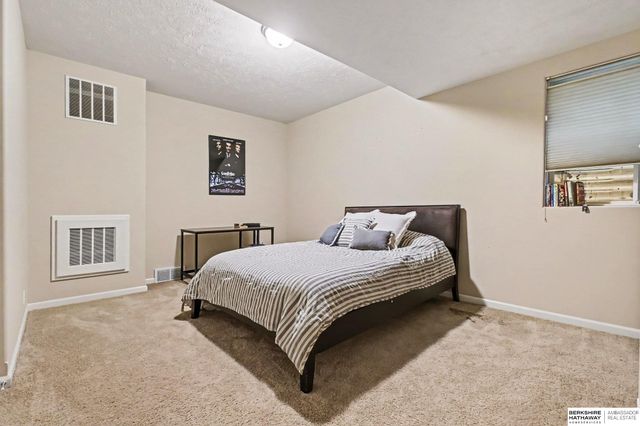 7153 N 115th Street, Omaha, NE 68142