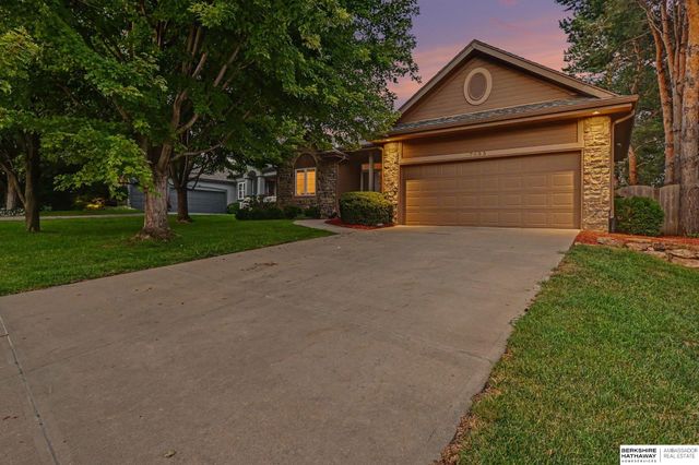 7153 N 115th Street, Omaha, NE 68142