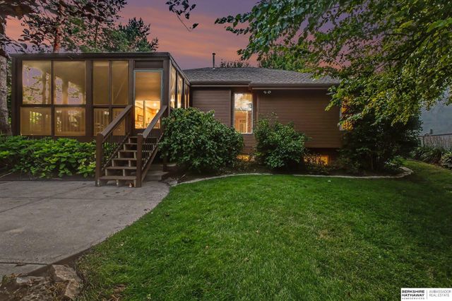7153 N 115th Street, Omaha, NE 68142