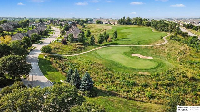 7153 N 115th Street, Omaha, NE 68142