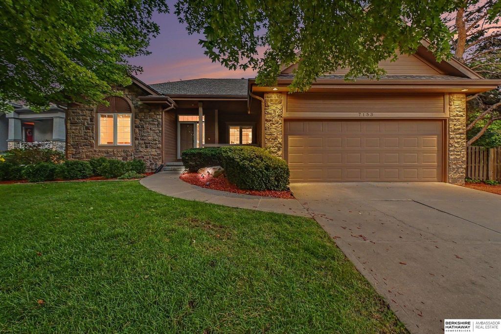 7153 N 115th Street, Omaha, NE 68142