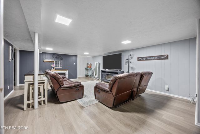 8114 Sharp Rd, Powell, TN 37849