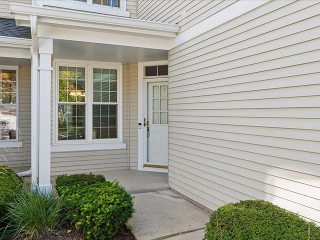 980 Sheridan Circle 980, Naperville, IL 60563