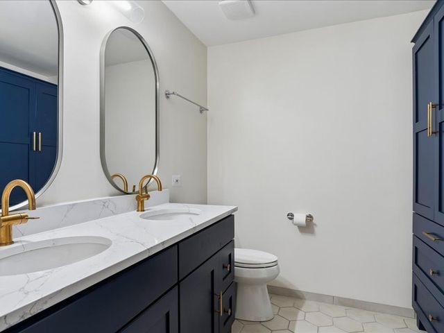 980 Sheridan Circle 980, Naperville, IL 60563