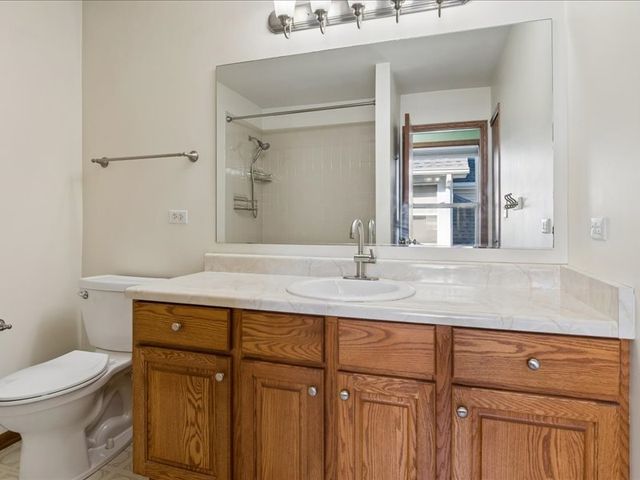 980 Sheridan Circle 980, Naperville, IL 60563