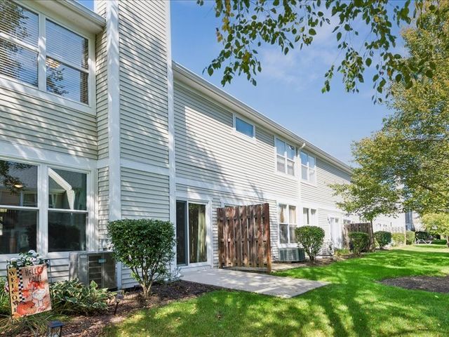980 Sheridan Circle 980, Naperville, IL 60563