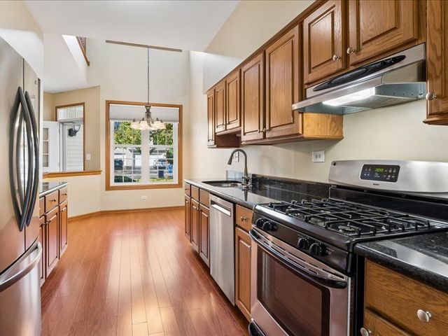 980 Sheridan Circle 980, Naperville, IL 60563