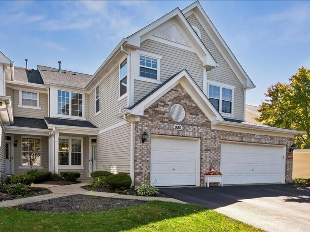 980 Sheridan Circle 980, Naperville, IL 60563