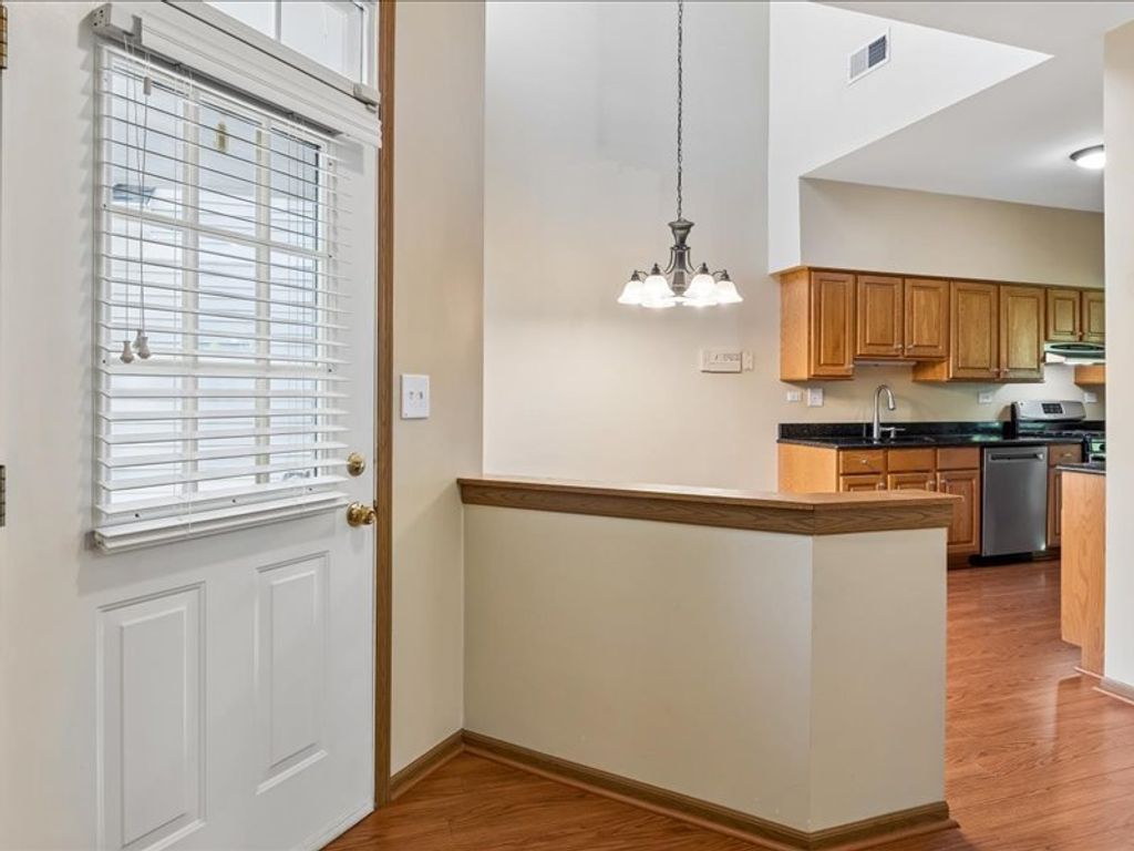 980 Sheridan Circle 980, Naperville, IL 60563 — photo 3