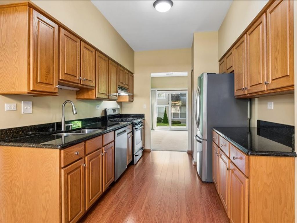 980 Sheridan Circle 980, Naperville, IL 60563 — photo 5