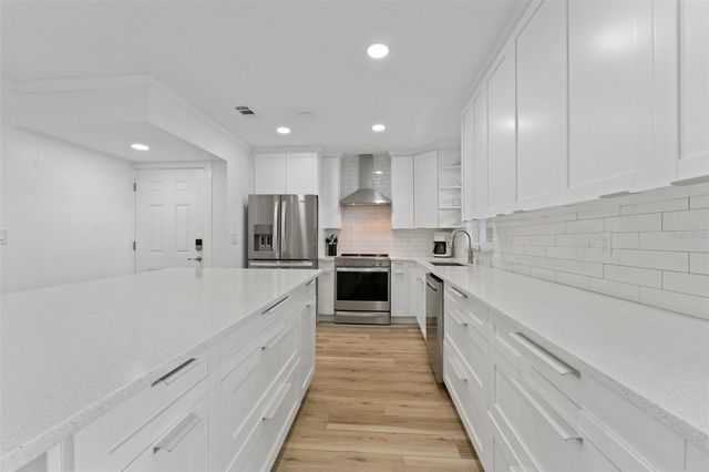 8806 BAY POINTE DRIVE 206, Tampa, FL 33615