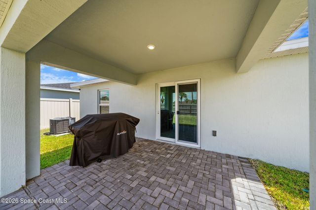 826 Dockside Drive SW, Palm Bay, FL 32908