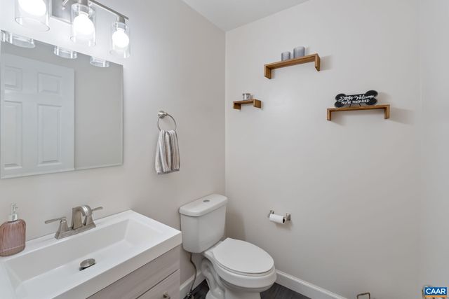 22 SINGING PINES LN, Staunton, VA 24401