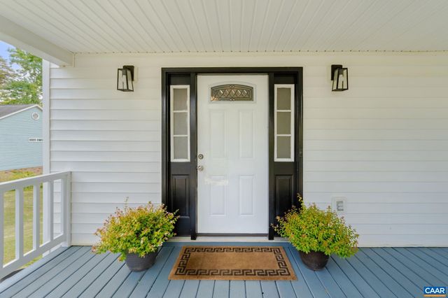 22 SINGING PINES LN, Staunton, VA 24401