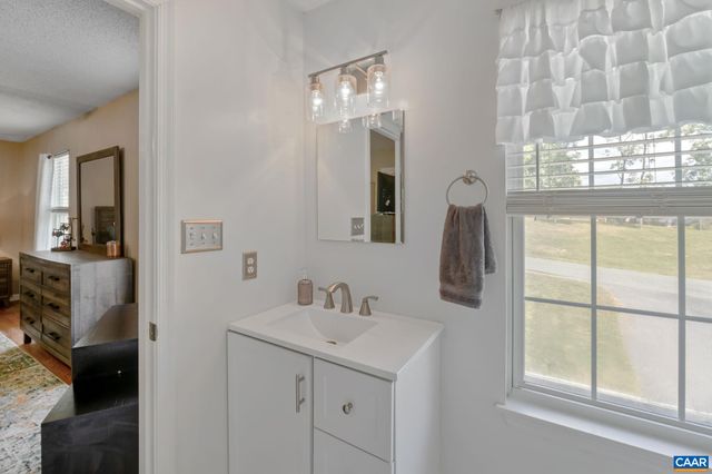 22 SINGING PINES LN, Staunton, VA 24401