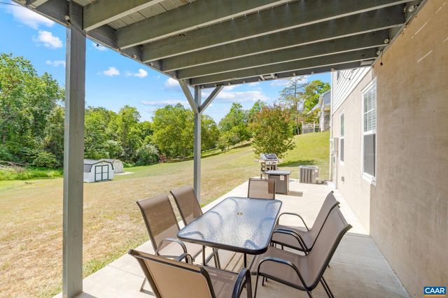 22 SINGING PINES LN, Staunton, VA 24401