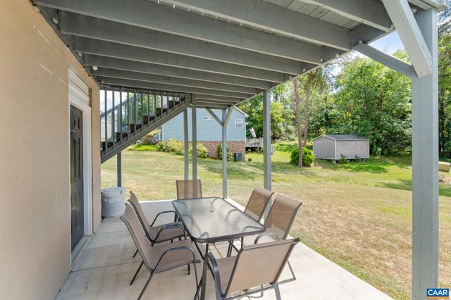 22 SINGING PINES LN, Staunton, VA 24401