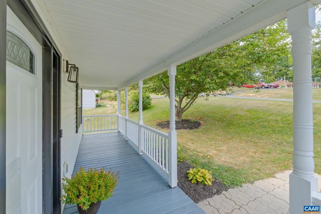 22 SINGING PINES LN, Staunton, VA 24401