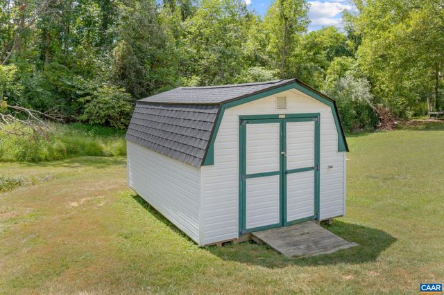 22 SINGING PINES LN, Staunton, VA 24401