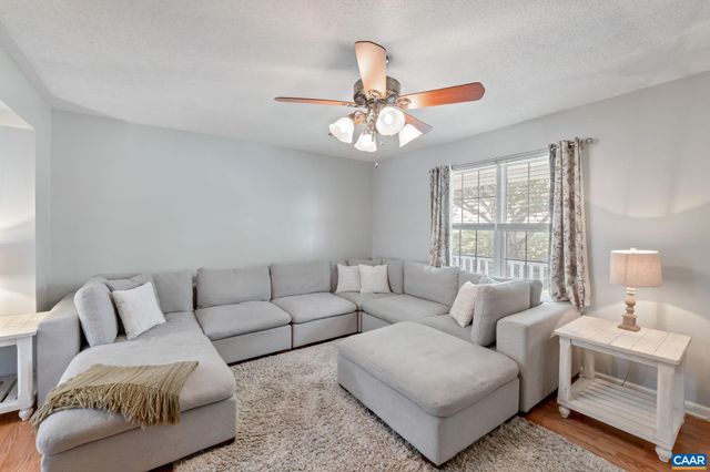 22 SINGING PINES LN, Staunton, VA 24401