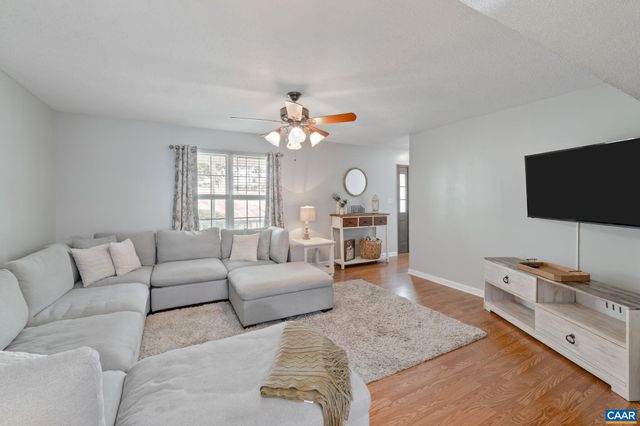 22 SINGING PINES LN, Staunton, VA 24401