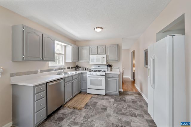 22 SINGING PINES LN, Staunton, VA 24401