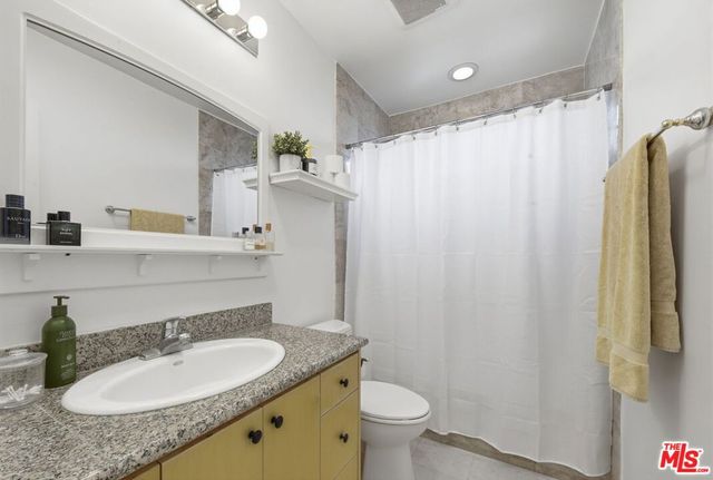 11718 Darlington Avenue 7, Los Angeles, CA 90049