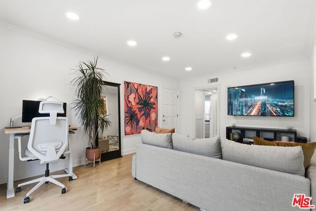 11718 Darlington Avenue 7, Los Angeles, CA 90049