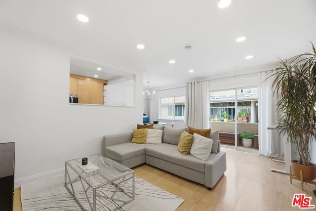 11718 Darlington Avenue 7, Los Angeles, CA 90049