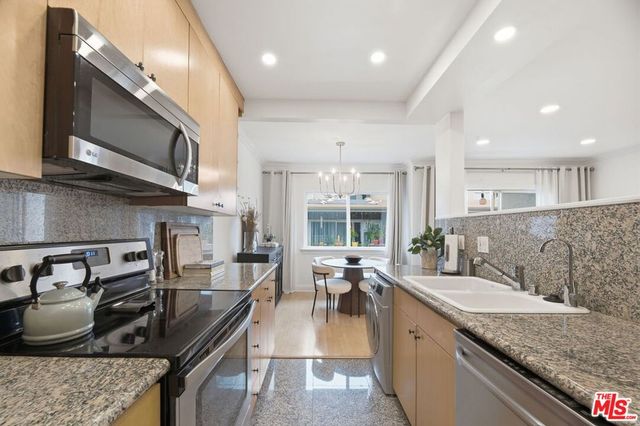 11718 Darlington Avenue 7, Los Angeles, CA 90049