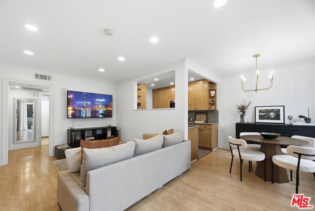 11718 Darlington Avenue 7, Los Angeles, CA 90049