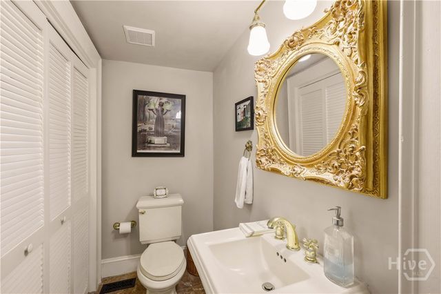 111 E Broad Street, Savannah, GA 31401