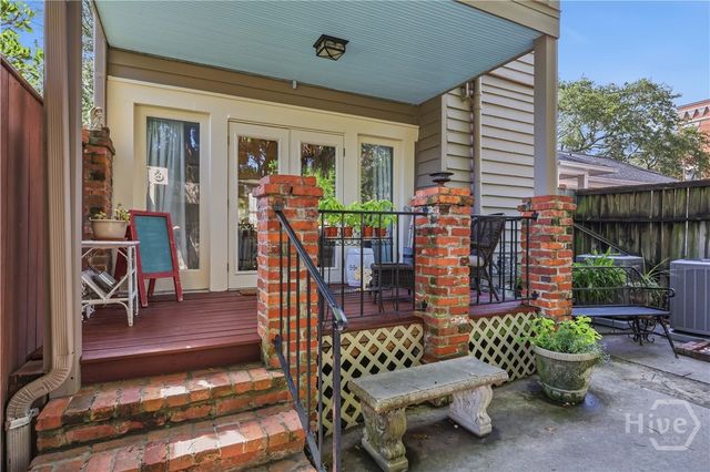 111 E Broad Street, Savannah, GA 31401